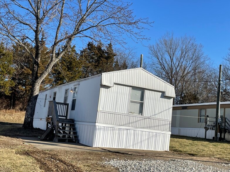 More Photos Of 2902 Clay St, De Soto Manufactured Housing Mobile Home Park For Sale