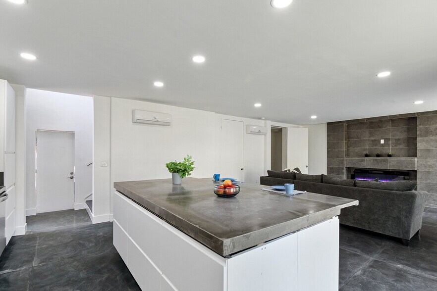 More Photos Of 7501 Linley Ln, Canoga Park Specialty For Sale