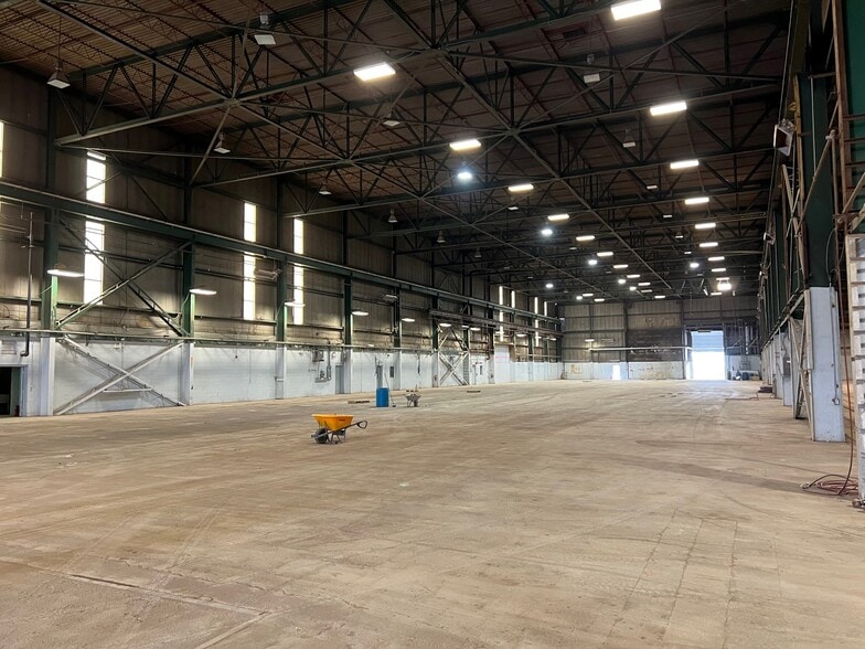 More Photos Of 1 Chandler Rd, Amherst Distribution For Sale