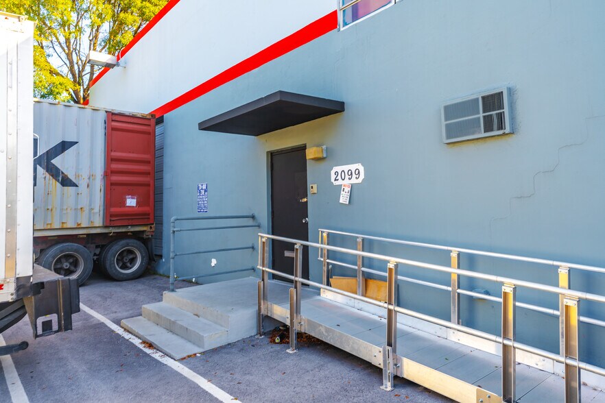 More Photos Of 2099 S Park Rd, Hallandale Manufacturing For Sale