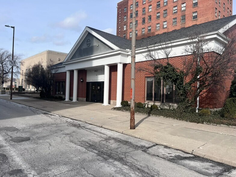 More Photos Of 800 Madison Ave, Toledo Bank For Sale