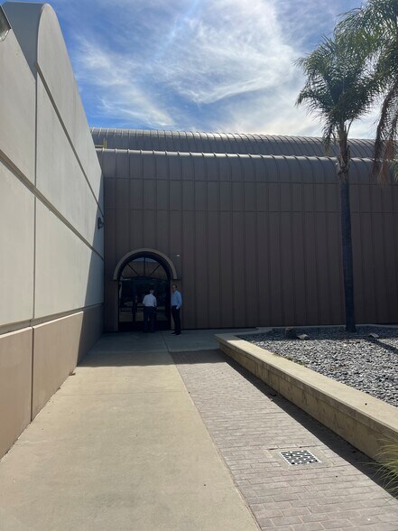 More Photos Of 115 N Del Rosa Dr, San Bernardino Warehouse For Lease