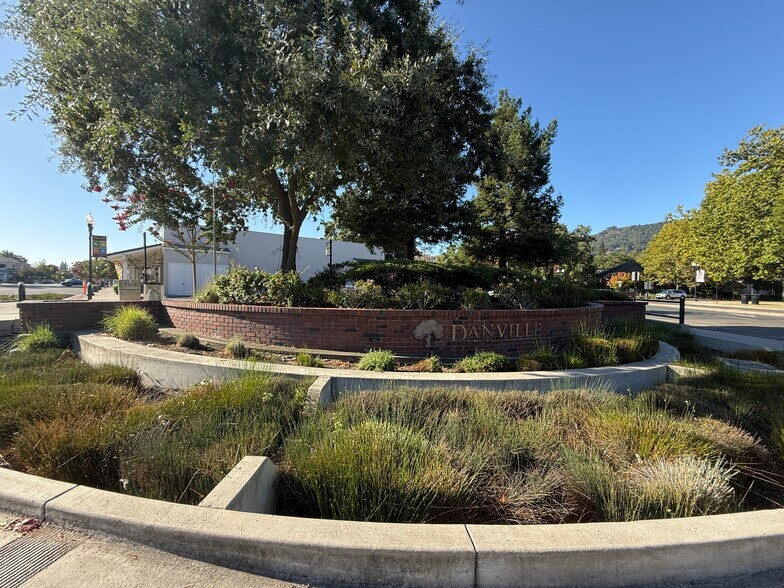 More Photos Of 115-125 Hartz Ave, Danville Restaurant For Lease