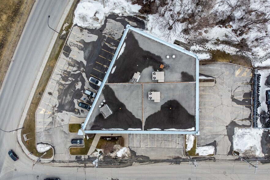More Photos Of 13200 Boul Métropolitain E, Montréal Office For Sale