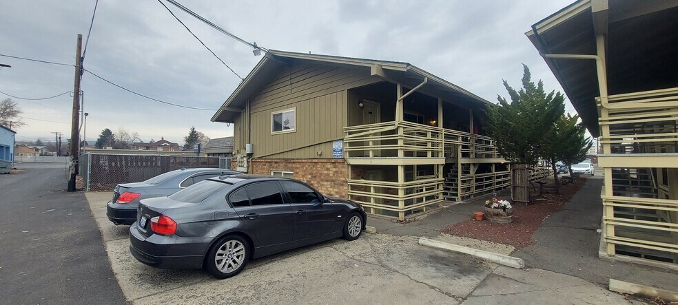 More Photos Of 8-10 S 11th Ave, Yakima Apartments For Sale