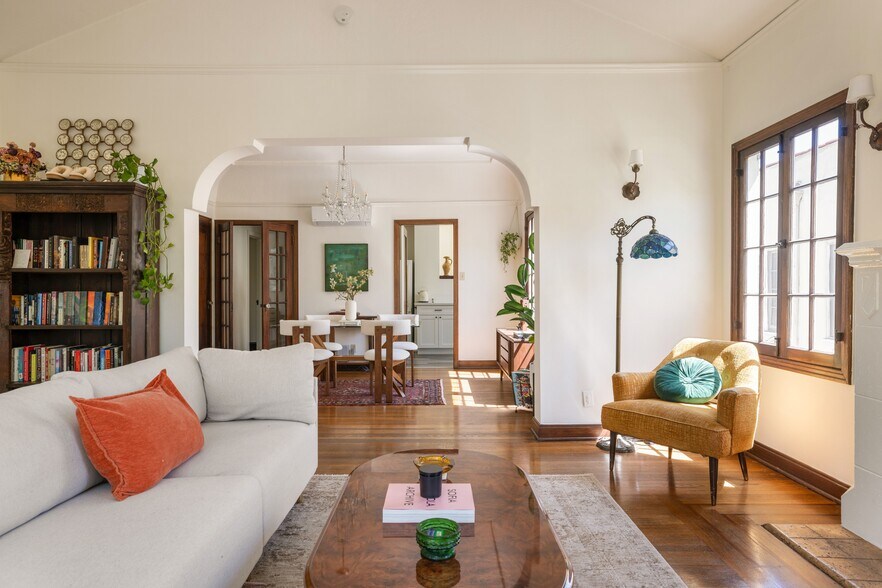 More Photos Of 326 N Sycamore Ave, Los Angeles Apartments For Sale