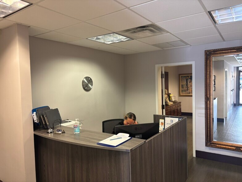 More Photos Of 100 W Main St, Lakeland Office For Lease