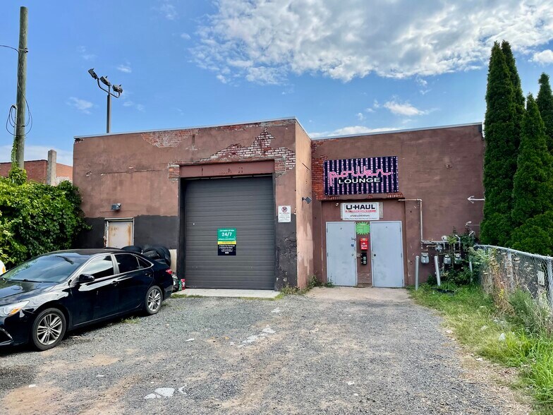 More Photos Of 454-456 Park St, Hartford Showroom For Lease