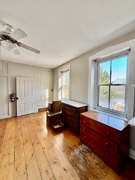 More Photos Of 5412 Shimerville Rd, Emmaus Freestanding For Lease