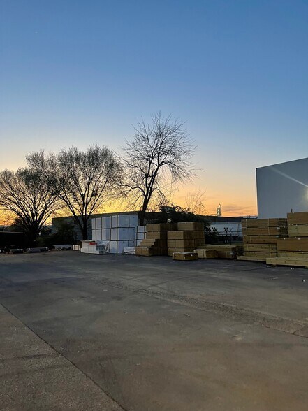 More Photos Of 900 Creekside Rd, Chattanooga Light Distribution For Sale