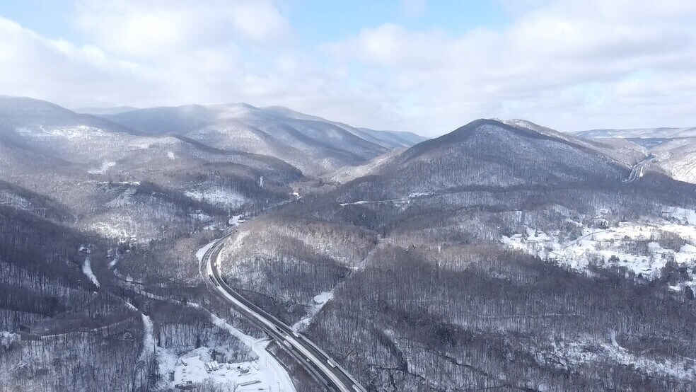 More Photos Of 124 Woods Ave, Caryville Hotel For Sale