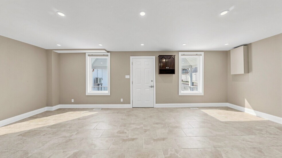 More Photos Of 956 Lake Dr E, Georgina Storefront Retail Residential For Sale