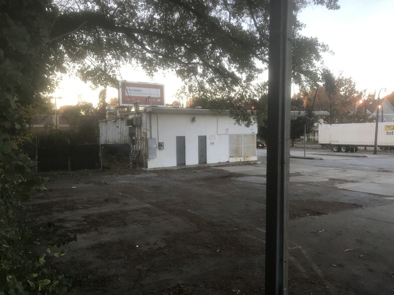 More Photos Of 669 Pryor St, Atlanta General Retail For Sale