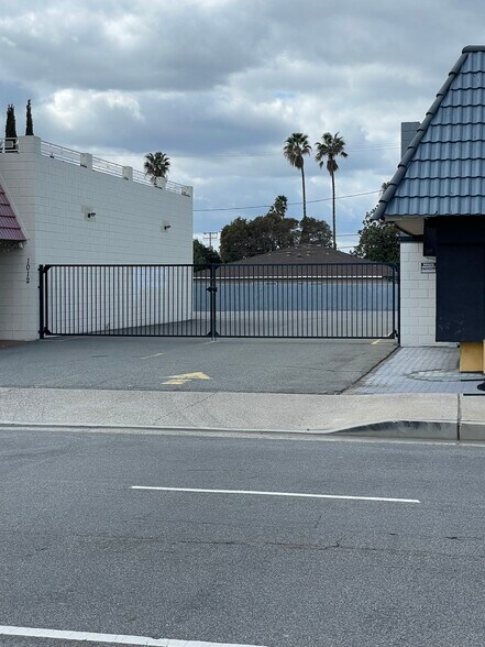 More Photos Of 1012-1016 N Tustin St, Orange Freestanding For Sale