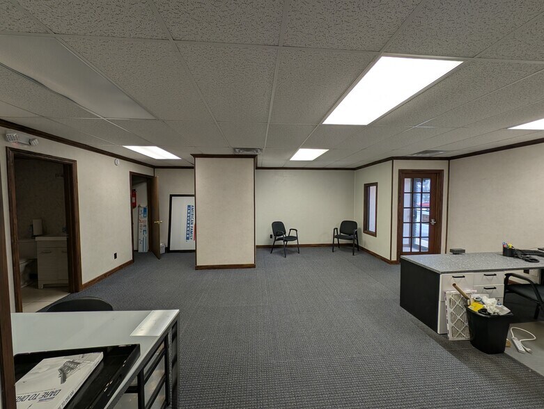 More Photos Of 1605 W Candletree Dr, Peoria Office For Lease