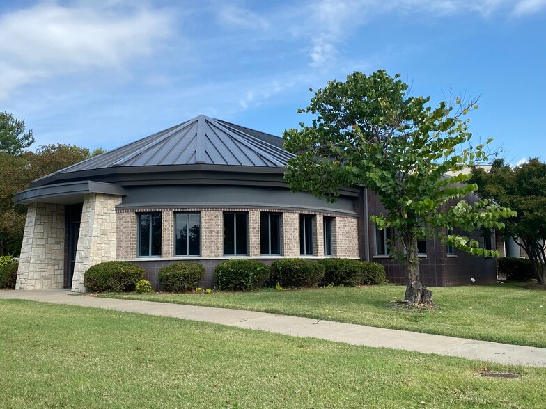More Photos Of 1335 E Bradford Pky, Springfield Office For Sale