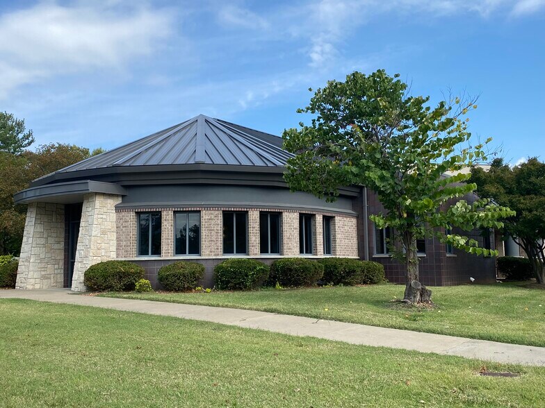 More Photos Of 1335 E Bradford Pky, Springfield Office For Lease