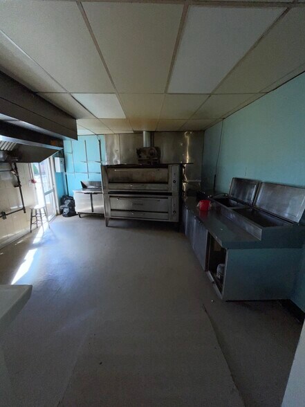 More Photos Of 1000-1010 Broadview Blvd, Brackenridge Freestanding For Sale