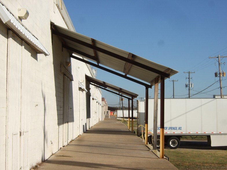 More Photos Of 7215 SW Topeka Blvd, Topeka Warehouse For Sale