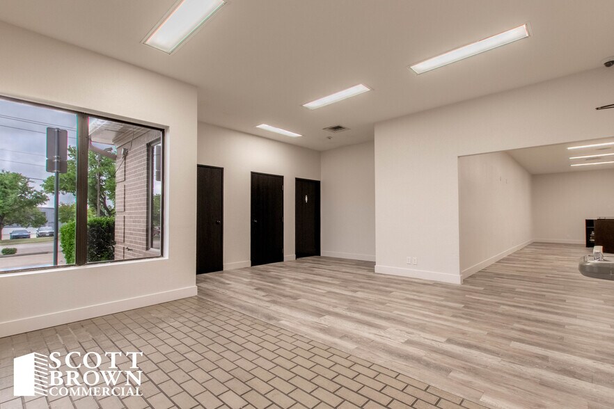 More Photos Of 2400 Worthington St, Denton Medical For Lease