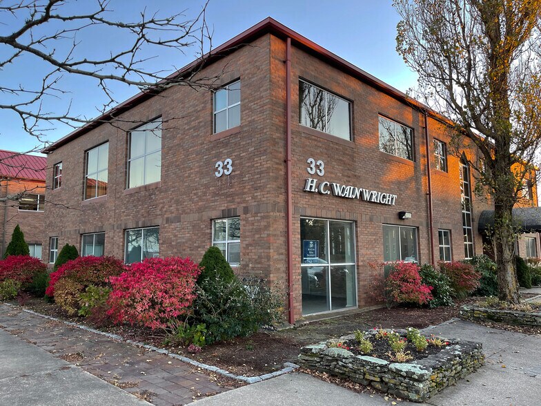 More Photos Of 33 Bassett Ln, Hyannis Medical For Sale