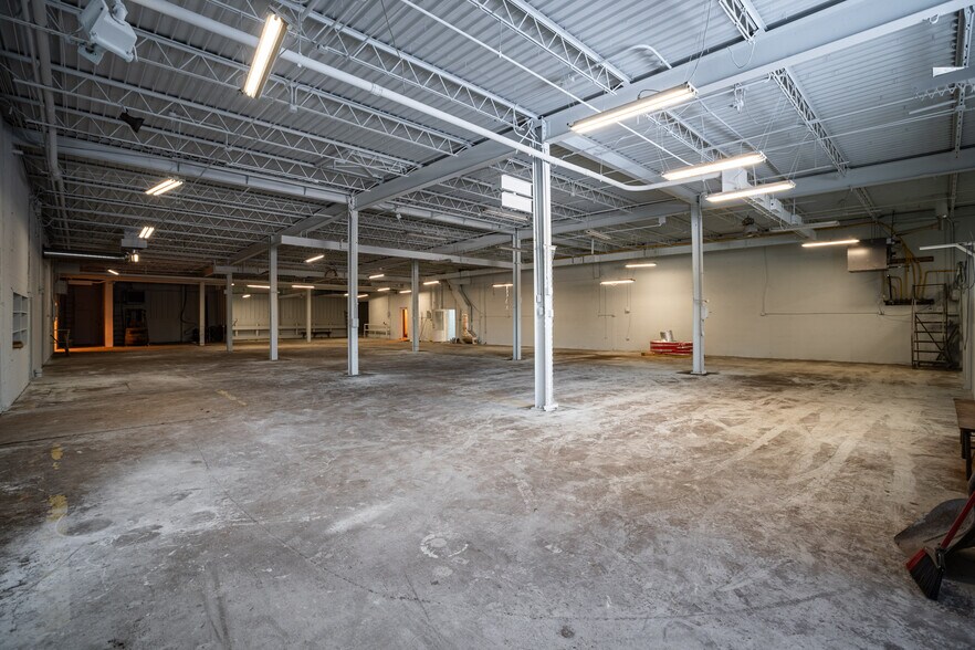 More Photos Of 445 Holton St, Sparta Warehouse For Lease