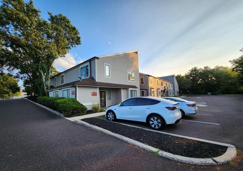 More Photos Of 920 Lawn Ave, Sellersville Medical For Sale