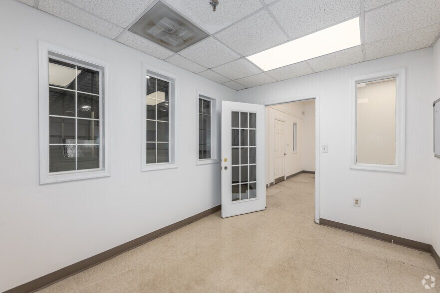 More Photos Of 8221 Preston Ct, Jessup Warehouse For Lease