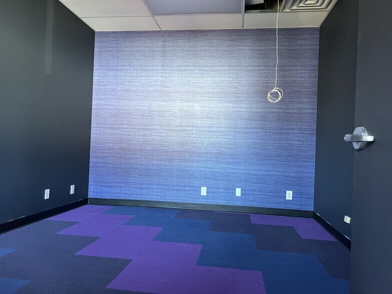 More Photos Of 183 Mineola Blvd, Mineola Office For Sale