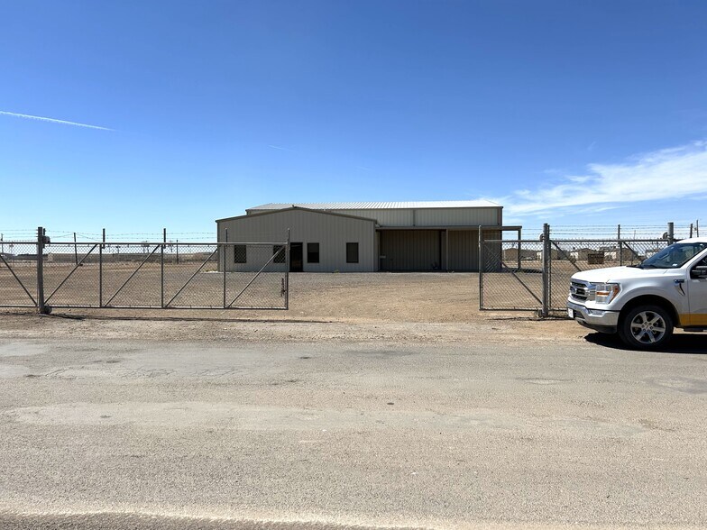 More Photos Of 1389 Oil Mil Rd, Pecos Warehouse For Lease