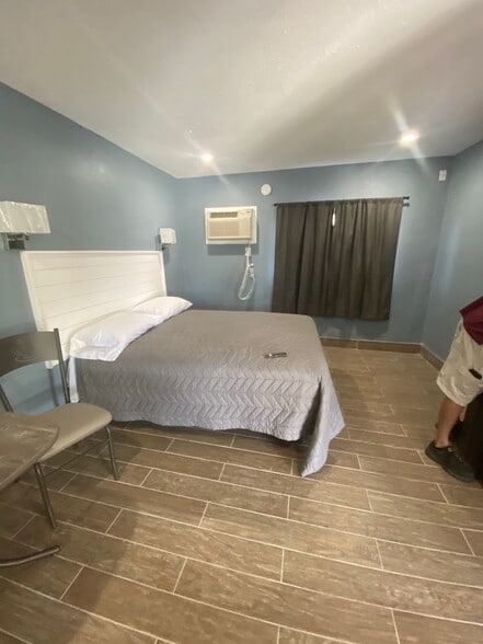 More Photos Of 3400 S US Highway 17/92, Casselberry Hotel For Sale