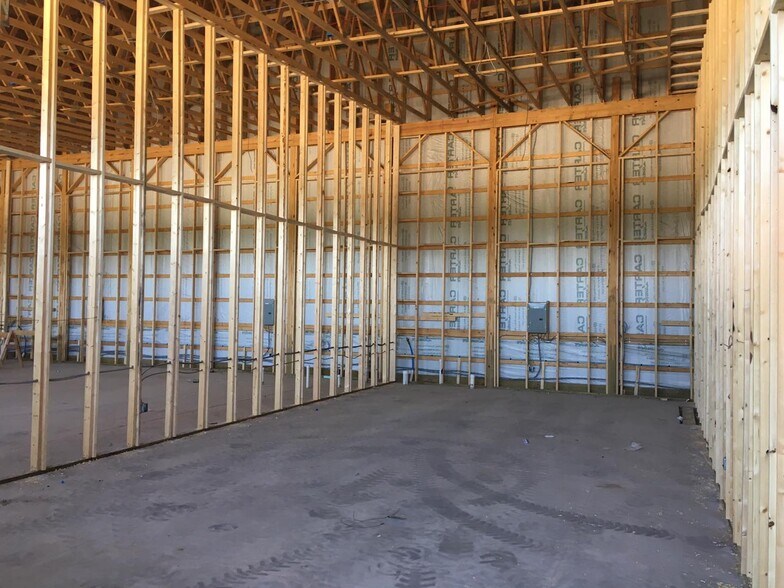 More Photos Of 1641 Balian Rd, Waterford Self Storage For Sale