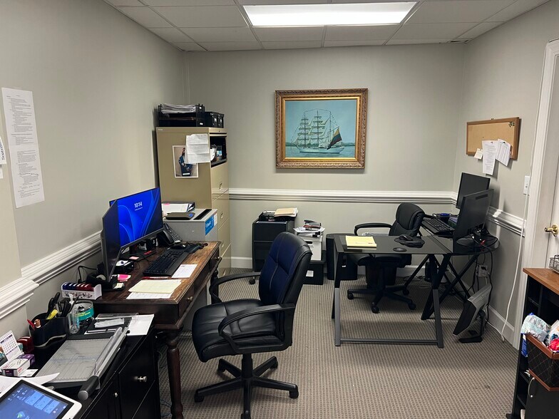 More Photos Of 180 E Bay St, Charleston Office For Lease
