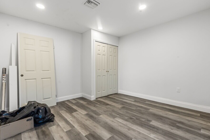 More Photos Of 2726 6th Ave W, Bradenton Serviced Offices For Sale