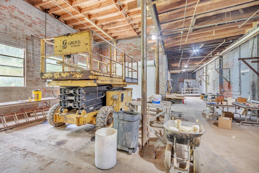 More Photos Of 121 Trotter Industrial Ln, Saluda Warehouse For Lease