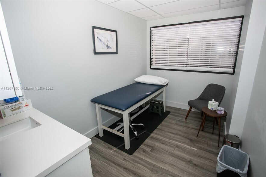 More Photos Of 1380 NE Miami Gardens Dr, North Miami Beach Medical For Lease