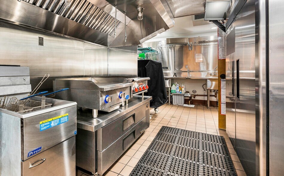 More Photos Of 1909 Atlantic Ave, Long Beach Restaurant For Sale