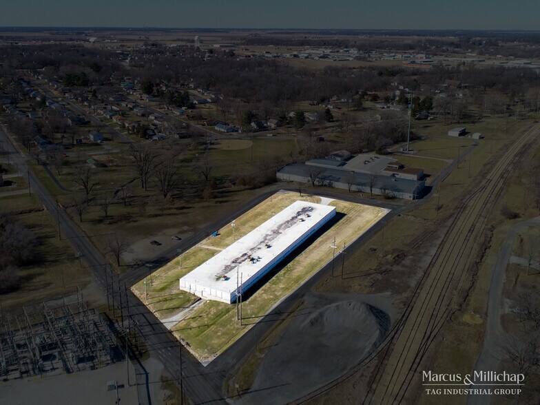More Photos Of 1015 W Jefferson St, Vandalia Warehouse For Lease