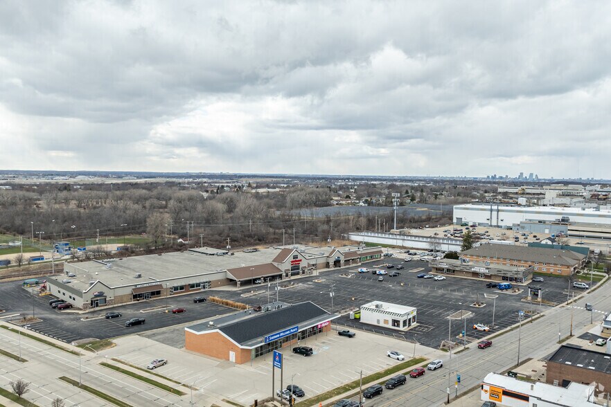 More Photos Of 5801-5885 S Packard Ave, Cudahy Unknown For Lease