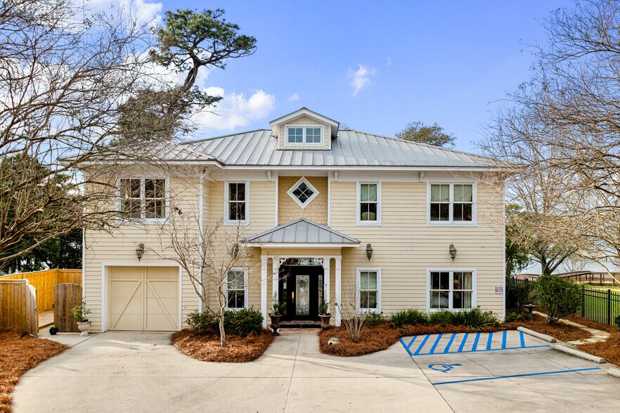 More Photos Of 202 S Mobile St, Fairhope Hospitality For Sale