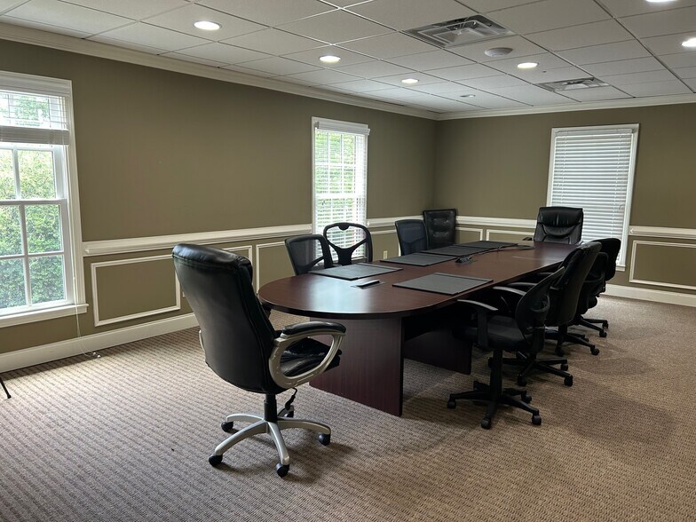 More Photos Of 10888 Crabapple Rd, Roswell Loft Creative Space For Lease