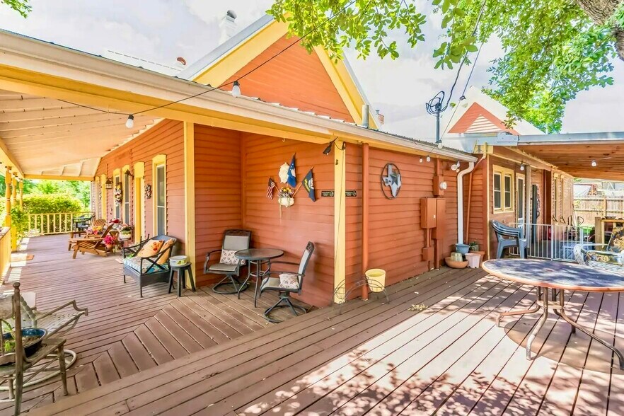 More Photos Of 1307 Wright St, Llano Freestanding For Sale