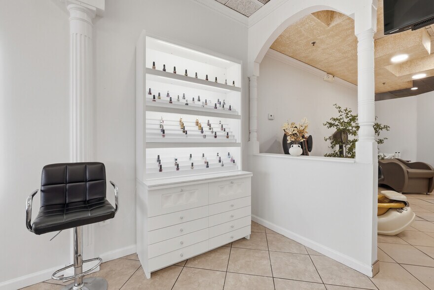 More Photos Of 9536 Liberia Ave, Manassas Supermarket For Lease