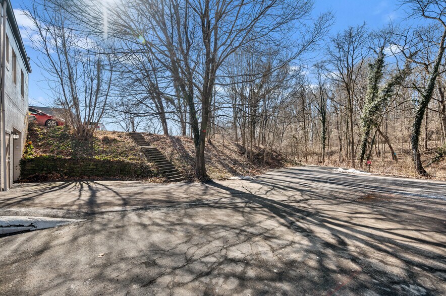 More Photos Of 450 Castle Shannon Blvd, Pittsburgh Storefront For Sale