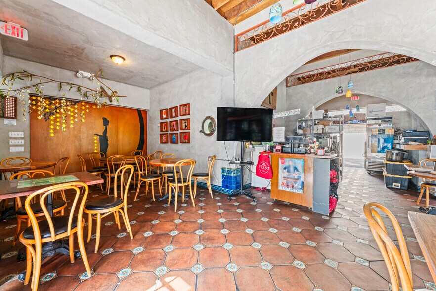 More Photos Of 2845 Lowrey Ave, Honolulu Restaurant For Sale