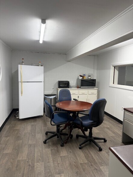 More Photos Of 177 Boston Post Rd, Westbrook General Retail For Sale