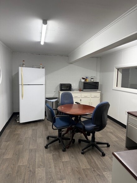 More Photos Of 177 Boston Post Rd, Westbrook Auto Repair For Sale