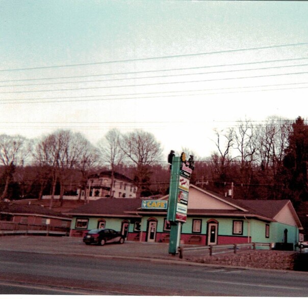 Primary Photo Of 1420 Commerce St, Wellsburg Office For Sale