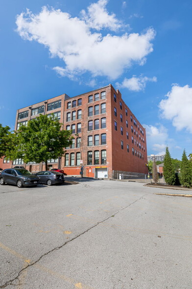 More Photos Of 905 Broadway Blvd, Kansas City Apartments For Sale