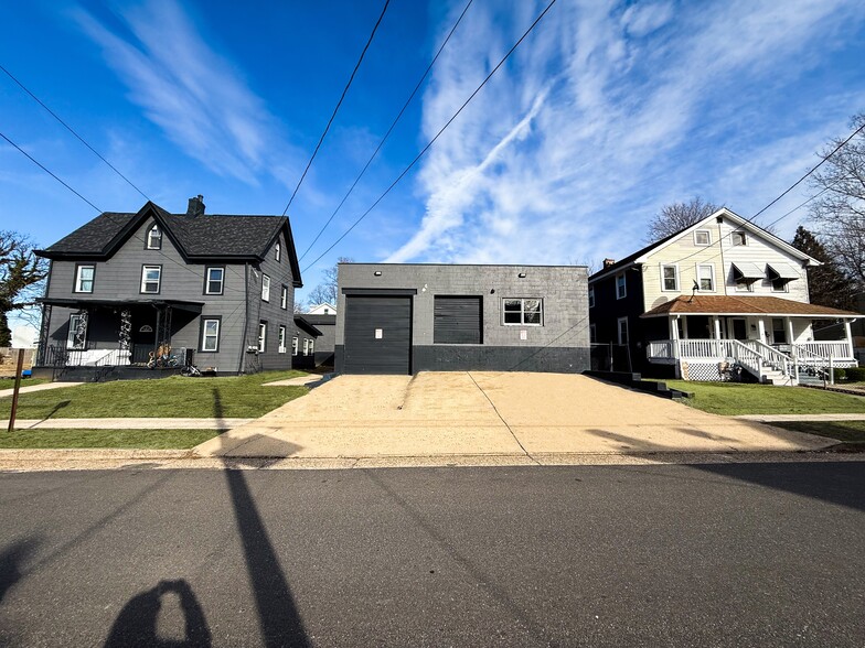 Primary Photo Of 200 Cooper St, Beverly Distribution For Sale